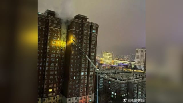 中国新疆一住宅大楼失火 造成十死九伤