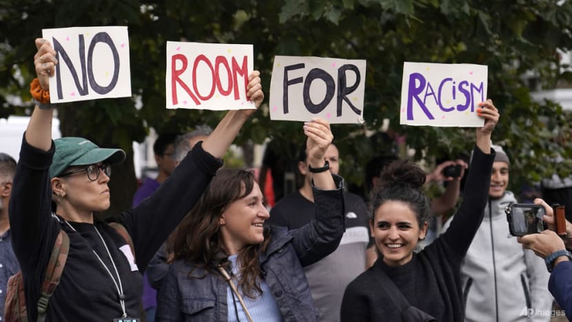 Anti-racism protesters out in force as UK police gird for far-right ...