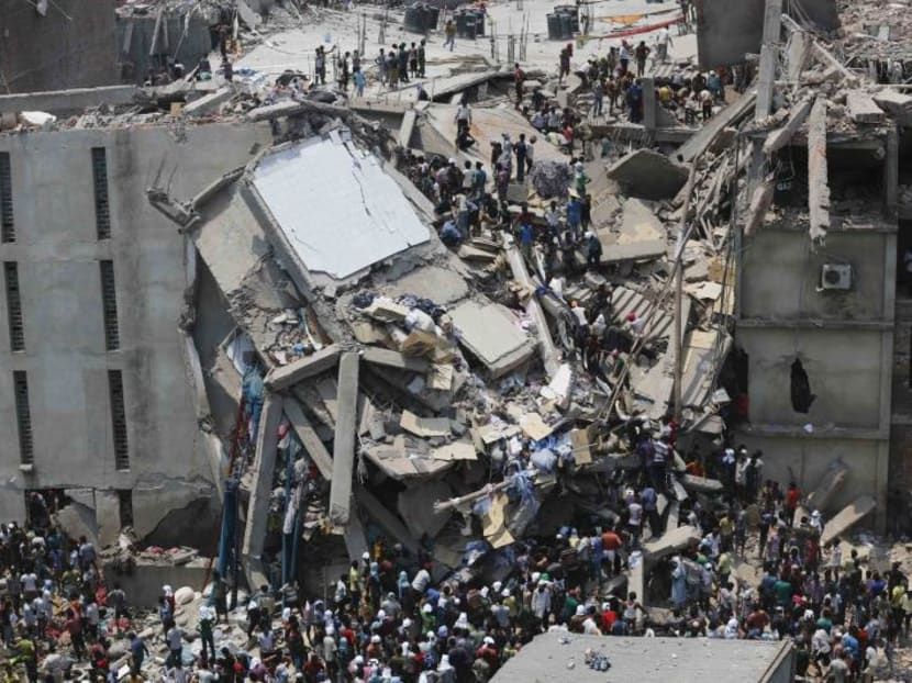 People rescue garment workers trapped under rubble at the Rana Plaza building after it collapsed, in Savar, 30 km (19 miles) outside Dhaka in this April 24, 2013 file photo. Photo: Reuters