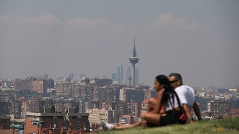 Portuguese wildfire envelops Madrid skyscrapers in smoke 400km away