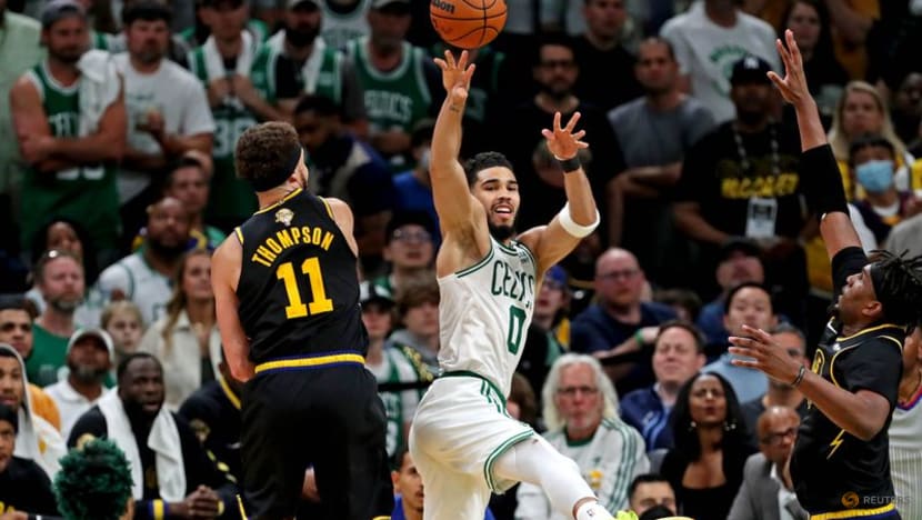 NBA-Curry leads Warriors past Celtics to level Finals series NBA-Curry leads Warriors past Celtics to level Finals series