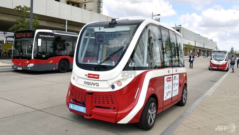 'Smartphone zombie' halts Vienna driverless bus test