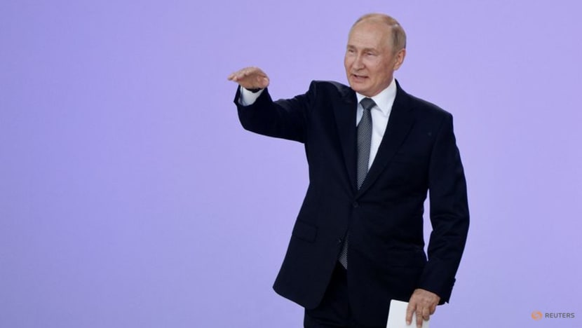 Ignoring Ukraine setbacks, Putin touts 'superior' Russian weapons exports