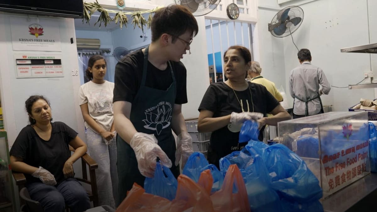 On The Red Dot: Eat Up - Cooking For 3000 Migrant Workers Daily - Vimarsana News