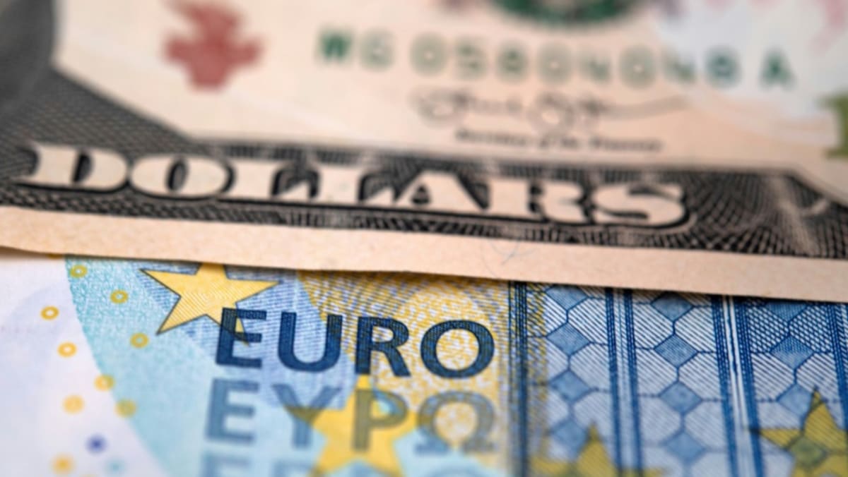 Dolar merosot karena ekspektasi Fed yang kurang hawkish, euro pada level tertinggi 1 bulan
