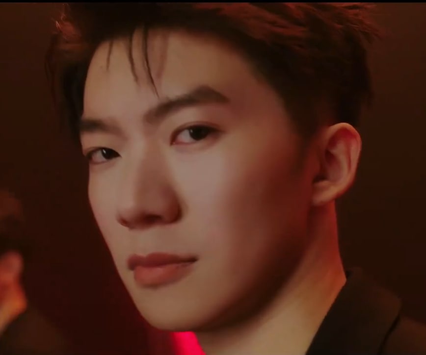 Haidilao Debuts Dashing New Boyband Made Up Of Waiters For CNY - 8days