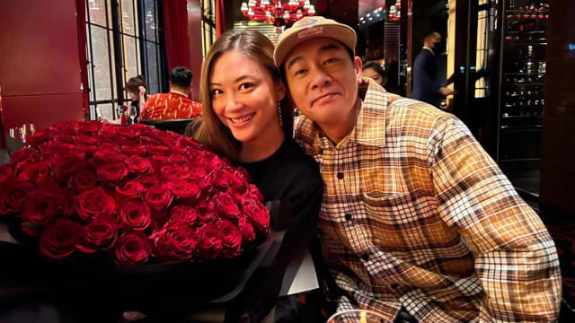 陈小春结婚12周年送百朵玫瑰花　应采儿：这次的浪漫看懂了