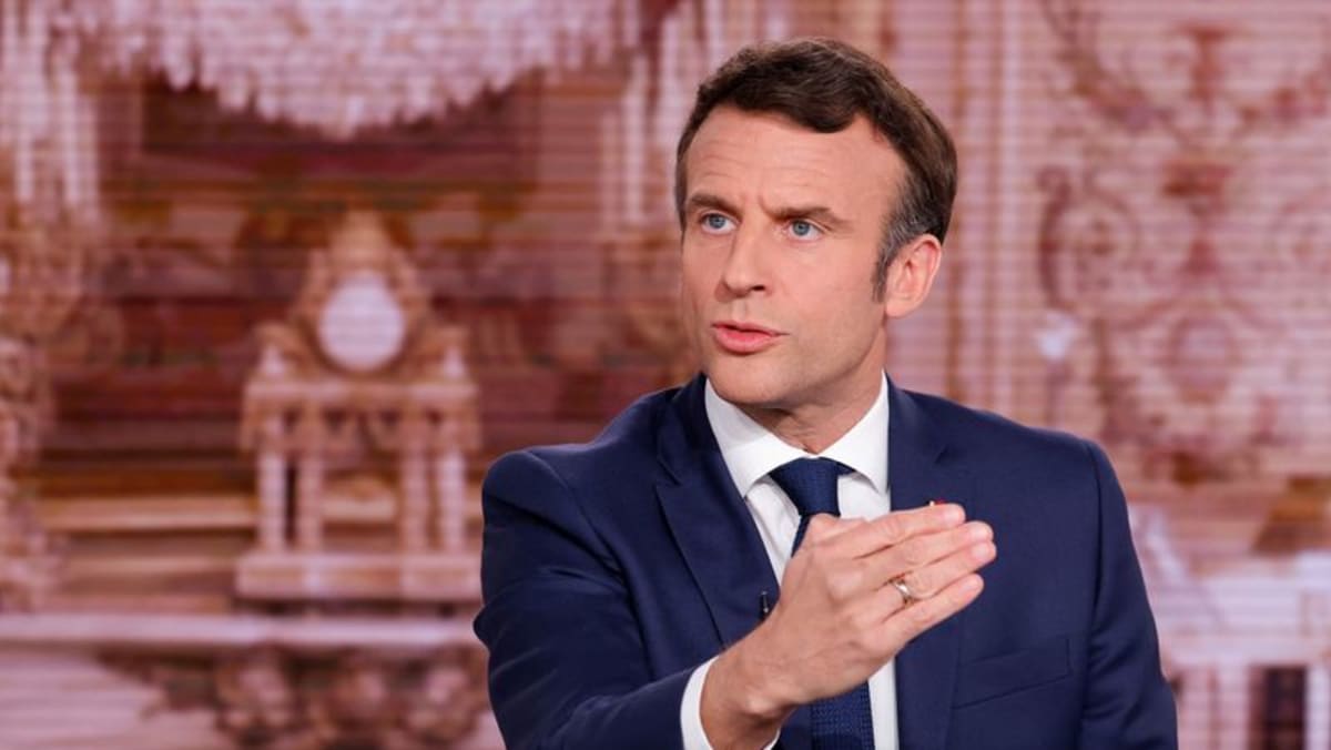 Macron Prancis membuat daya tarik di menit-menit terakhir kepada pemilih saat Le Pen mencapai posisi tertinggi sepanjang masa dalam jajak pendapat