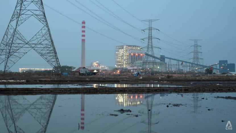 'Kenapa harus bangun satu lagi?': Indonesia genjot transisi energi bersih, tapi PLTU batu bara masih terus dibangun 'Kenapa harus bangun satu lagi?': Indonesia genjot transisi energi bersih, tapi PLTU batu bara masih terus dibangun
