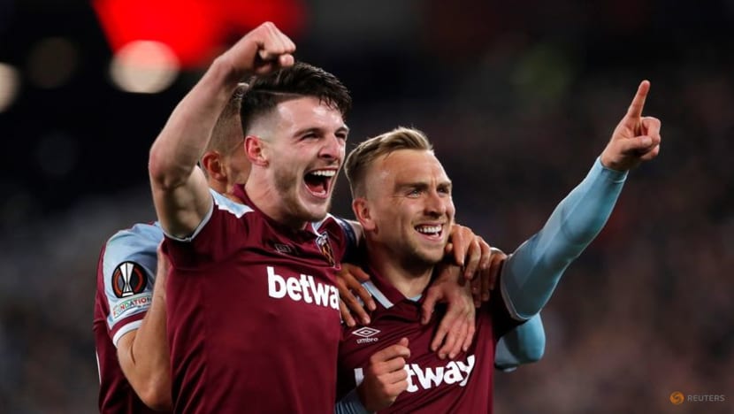 West Ham ease to third successive win, Napoli sink Legia West Ham ease to third successive win, Napoli sink Legia