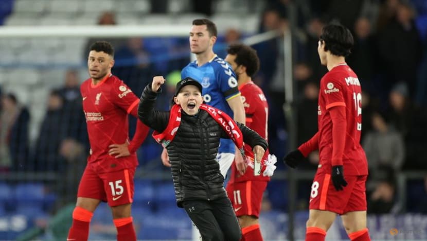 Salah hits double as Liverpool triumph at Everton Salah hits double as Liverpool triumph at Everton