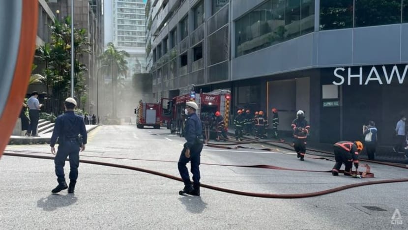 200 dipindahkan; sebilangan restoran ditutup susuli kebakaran di Shaw Centre 200 dipindahkan; sebilangan restoran ditutup susuli kebakaran di Shaw Centre