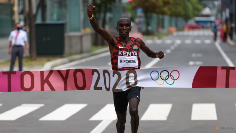 Athletics: Kenya's Kipchoge wins men's marathon gold Athletics: Kenya's Kipchoge wins men's marathon gold