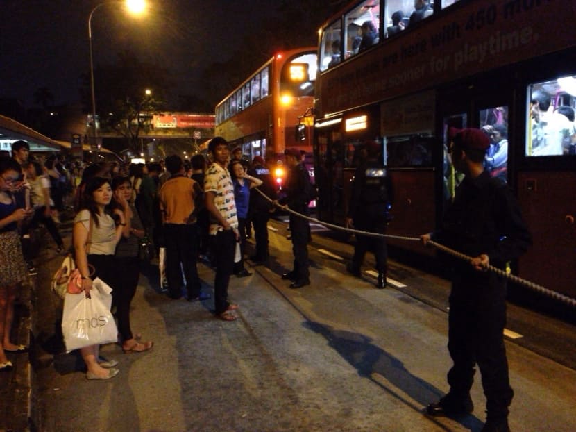 MRT breakdown: North-South, East-West lines down for hours MRT breakdown: North-South, East-West lines down for hours