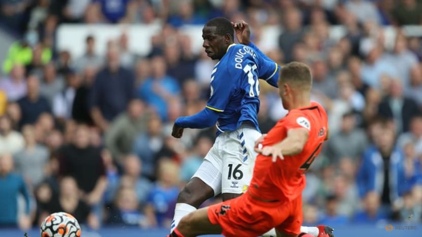 Football: Everton condemn Norwich to sixth straight defeat Football: Everton condemn Norwich to sixth straight defeat
