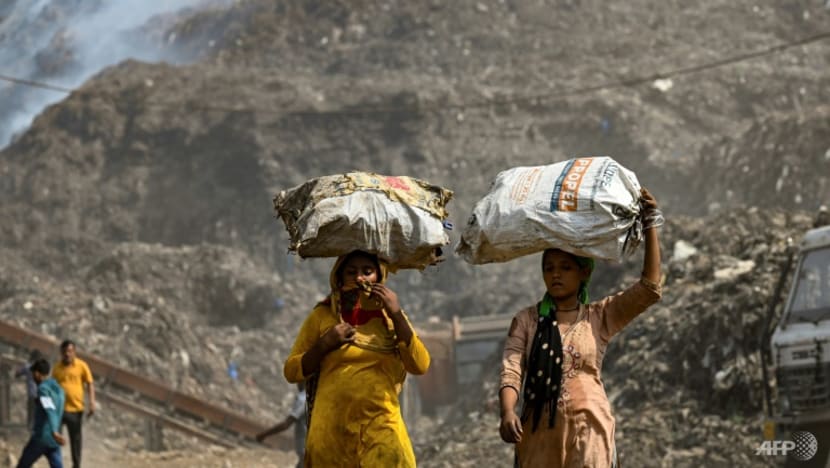 Choking and sweating around Delhi's burning hill of trash