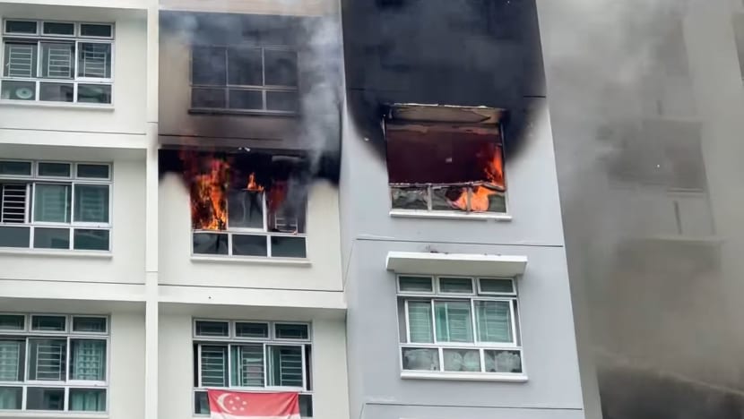 Unit HDB Telok Blangah terbakar, 50 penduduk dipindahkan