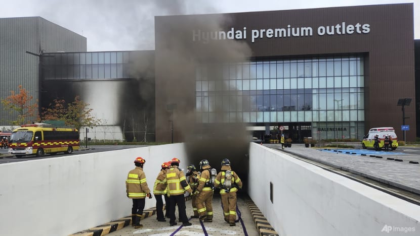 Fire in shopping mall in South Korean city leaves 7 dead Fire in shopping mall in South Korean city leaves 7 dead