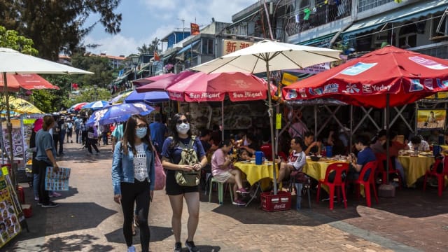 【冠状病毒19】本周五起 香港放宽限制食肆每桌可坐八人
