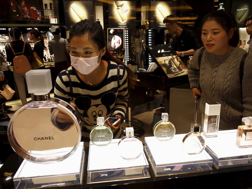 Shoppers admire a luxury item inside a shopping mall in Hong Kong. Photo:  REUTERS