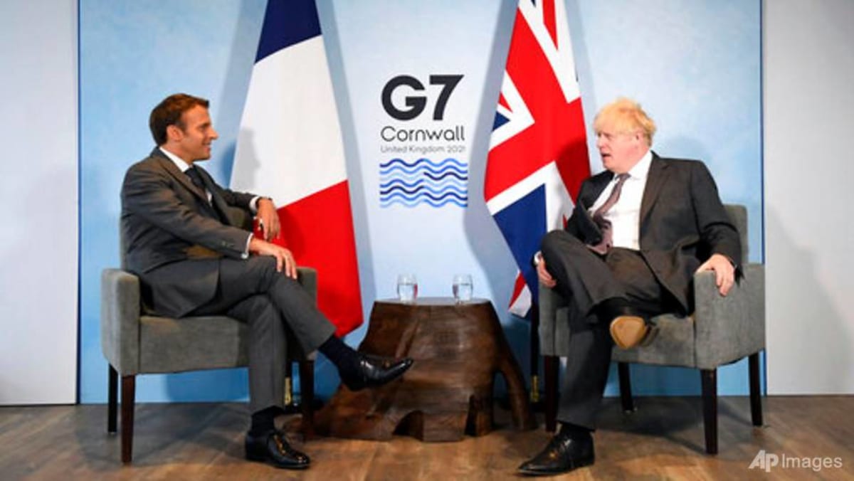 Macron dan Johnson berselisih mengenai Irlandia Utara ketika ketegangan Brexit meningkat di G7