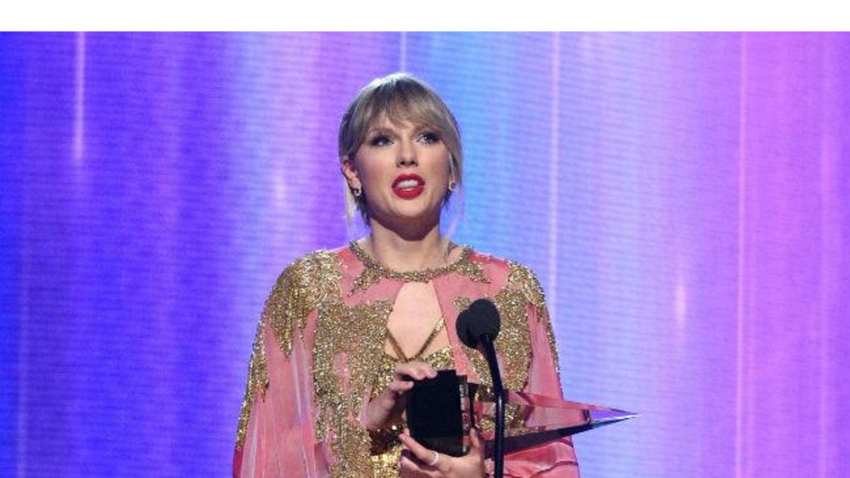 Taylor Swift is Queen of the American Music Awards 8days