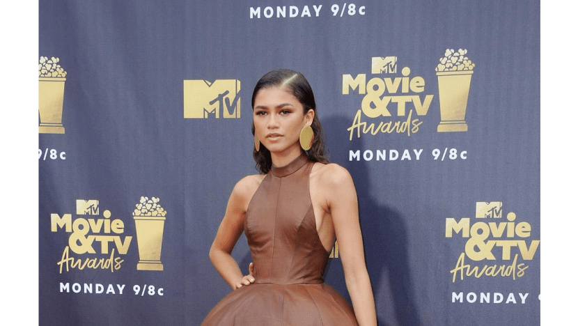 Zendaya donates school supplies in hometown Zendaya donates school supplies in hometown