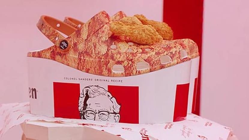KFC, Crocs ganding bahu keluarkan kasut bau seperti ayam goreng