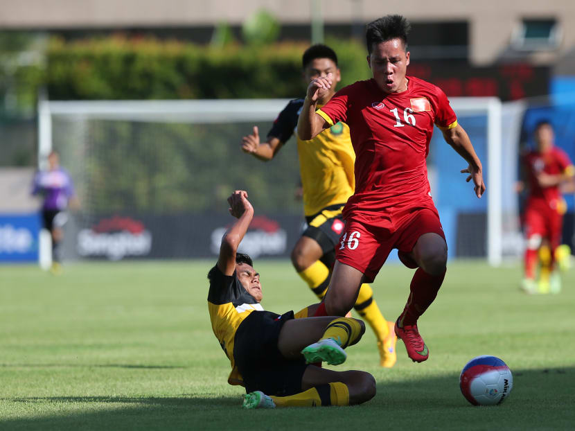 Goal scorer for Vietnam Le Thanh Binh (red) playing against Brunei at the Bishan Stadium on May 29, 2015. TODAY file photo