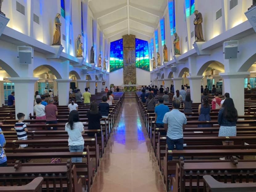 Worshippers at religious services will be permitted to sing from April 5, provided they wear a mask and sing for a maximum of 30 minutes. Worshippers at religious services will be permitted to sing from April 5, provided they wear a mask and sing for a maximum of 30 minutes.