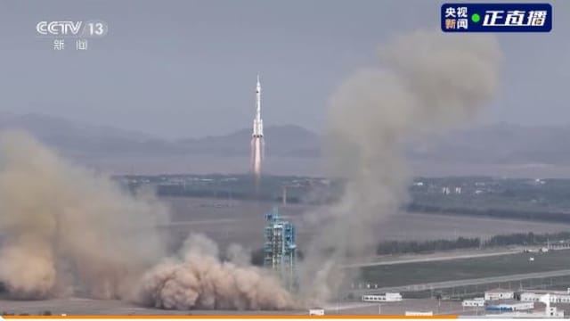 中国神舟十六号载人飞船顺利发射升空