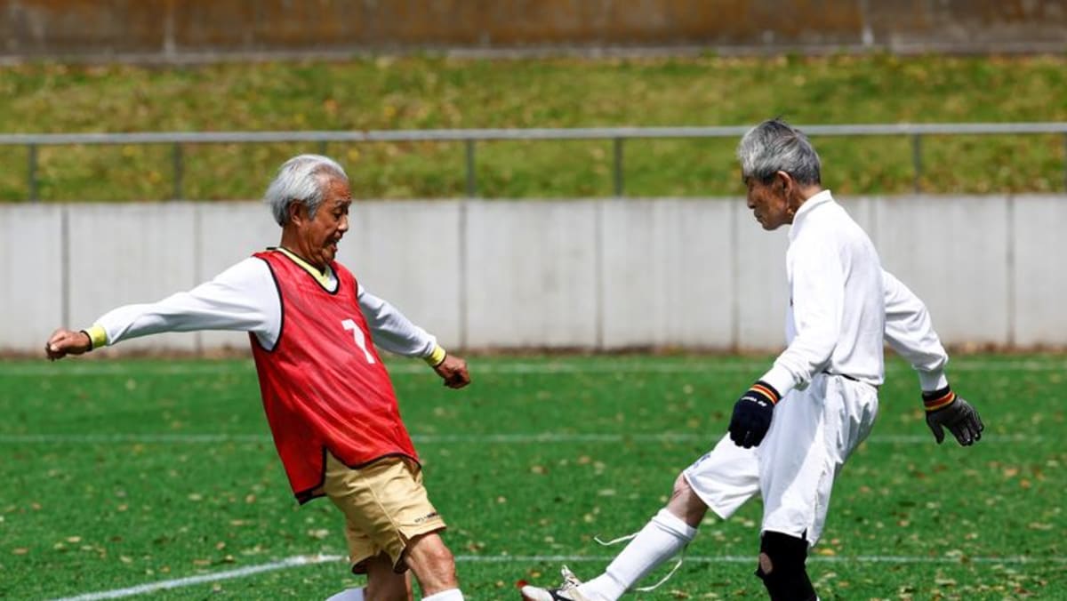 Bagi pesepakbola Jepang yang menua, usia 80 tahun berarti usia 50 tahun