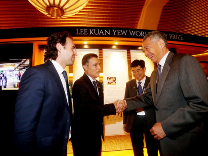 Prime Minister Lee Hsien Loong greeting former Mayor of Medellin Mr Anibal Gaviria (second from left) and Mayor of Medellin Mr Federico Gutierrez (first from left) at the Lee Kuan Yew Prize Award Ceremony and Banquet. Photo: Ooi Boon Keong