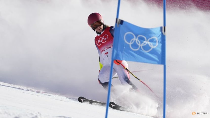 Alpine skiing-Shiffrin crashes out of giant slalom