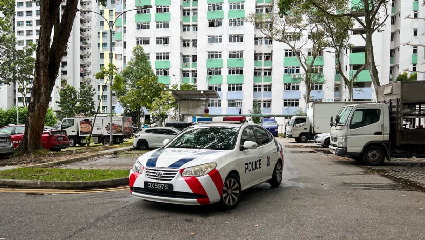 Polis berkas 2 suspek lelaki terlibat dalam serangan di Boon Lay Polis berkas 2 suspek lelaki terlibat dalam serangan di Boon Lay