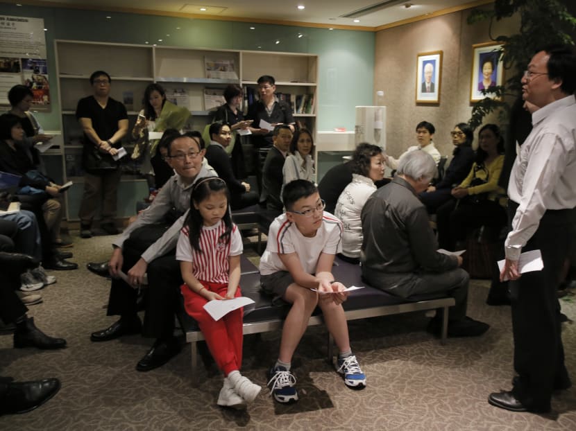 From a trickle of visitors into snaking lines at Istana From a trickle of visitors into snaking lines at Istana