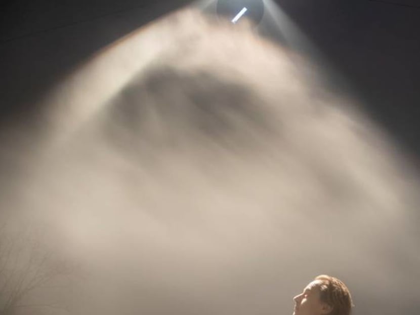 Dutch artist uses ultraviolet light to zap coronavirus Dutch artist uses ultraviolet light to zap coronavirus