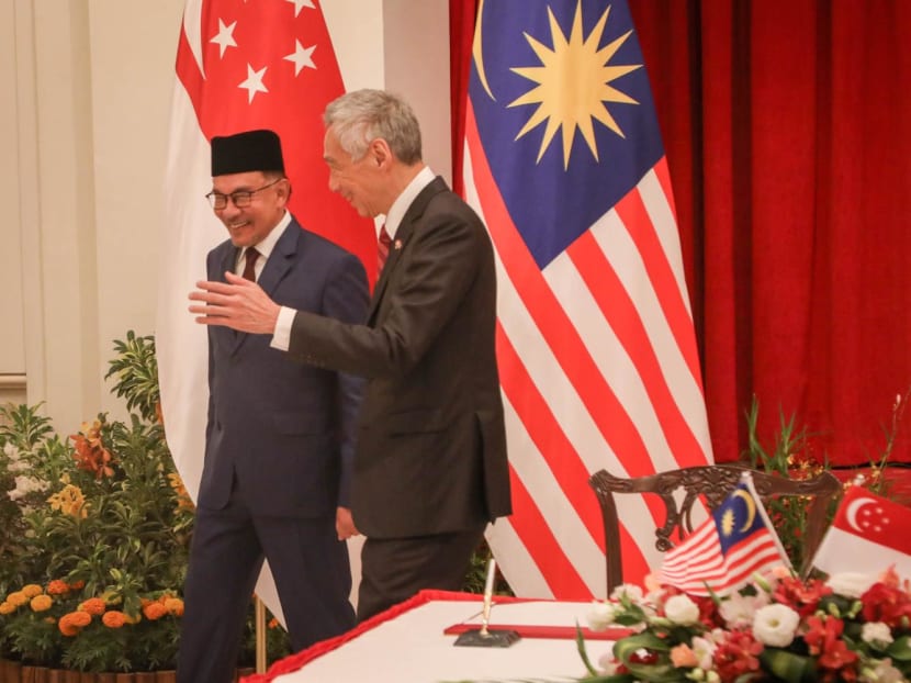 Singapore Prime Minister Lee Hsien Loong (right) and Malaysian Prime Minister Anwar Ibrahim at the Istana on Jan 30, 2023.