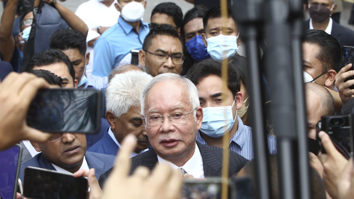 najib-hospitalised-for-fluctuating-blood-pressure-1mdb-trial-postponed-and-nbsp