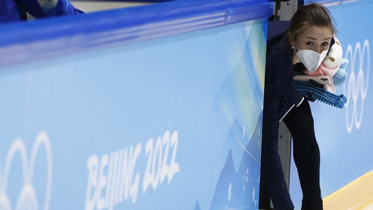 “Maintain your head up,” Kremlin tells embattled skater Valieva
