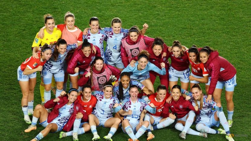 Wiegman names unchanged England side while teenager Paralluelo starts for Spain