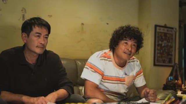 《做工的人》电影版剧照曝光　李铭顺顶泡面卷发瞬间入戏