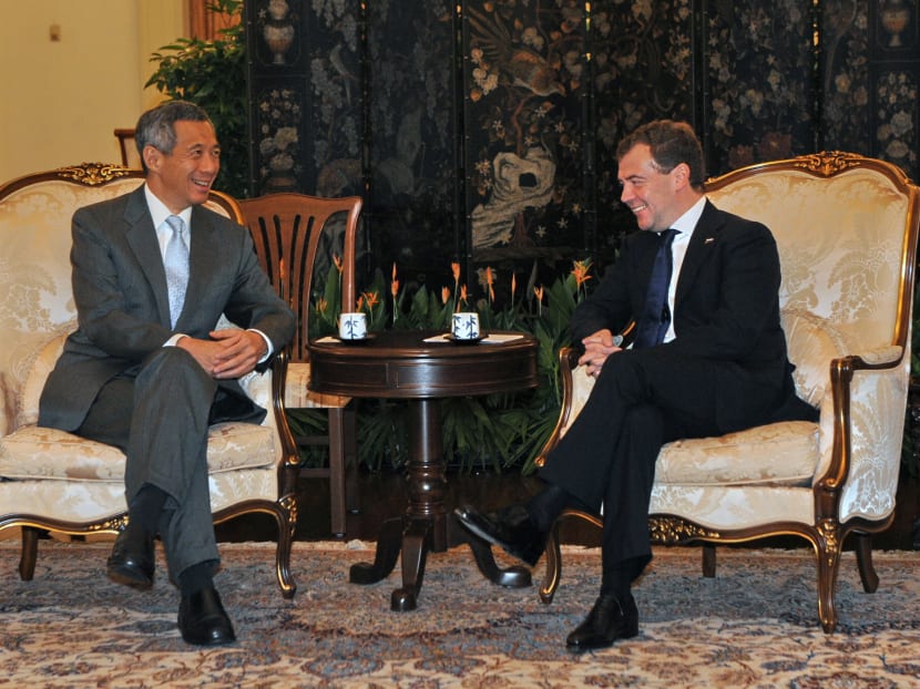 Singaporean Prime Minister Lee Hsien Loong (L) chats with then-Russian President Dmitry Medvedev during a call at the Istana presidential palace in Singapore on November 16, 2009. AFP file photo