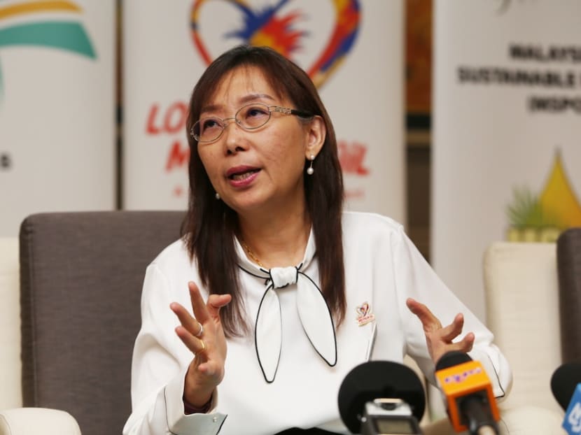 Malaysian Primary Industries Minister Teresa Kok said that the first batch of three million gloves was already on its way to Wuhan, with the rest to be shipped gradually in batches.
