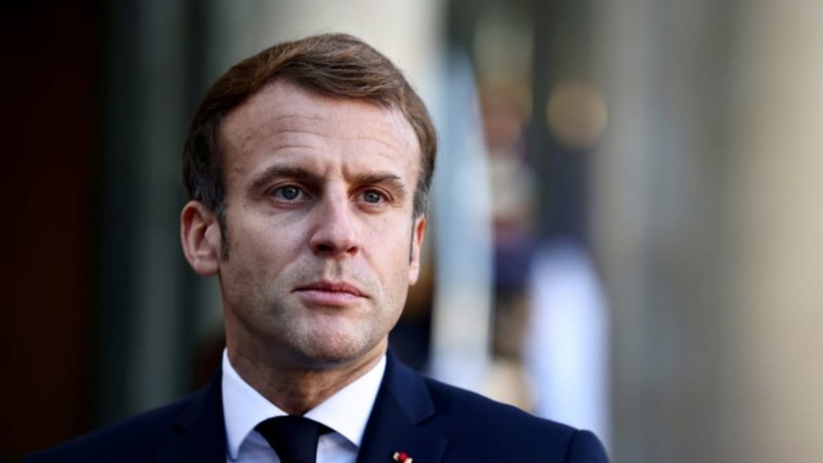 Macron Prancis memperpanjang suntikan penguat COVID-19, mengatakan akan diperlukan untuk izin kesehatan