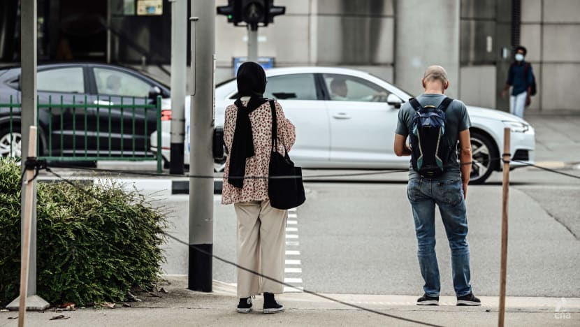Tudung-wearing Muslim nurses must keep forearms bare for patients’ safety, says MUIS in fatwa Tudung-wearing Muslim nurses must keep forearms bare for patients’ safety, says MUIS in fatwa