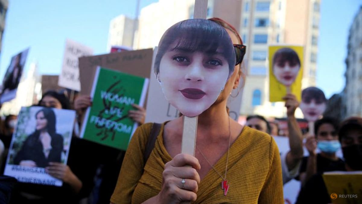 Iranian coroner says Mahsa Amini did not die from blows to body - TODAY