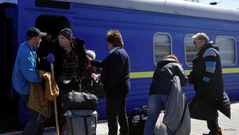 UK issues 25,500 visas to Ukrainian refugees as millions flee from war UK issues 25,500 visas to Ukrainian refugees as millions flee from war