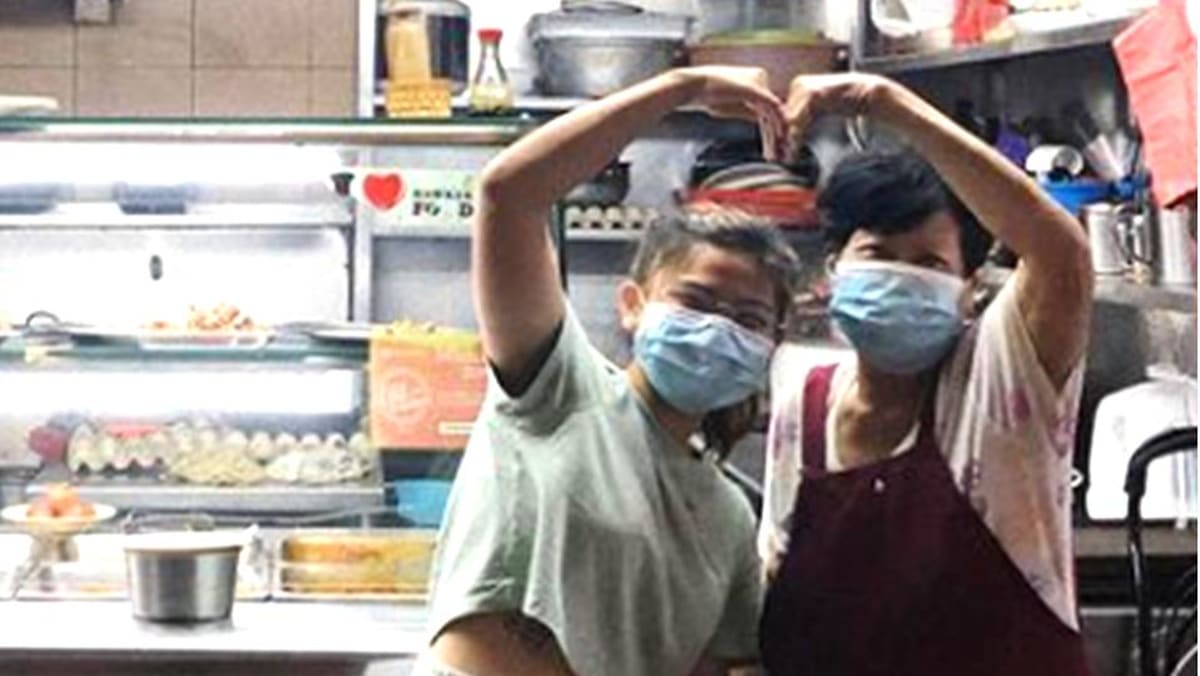 instagram-account-shows-love-and-online-exposure-to-elderly-hawkers
