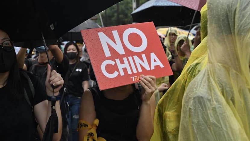 Taiwan expels Chinese tourist for damaging 'Lennon Wall' Taiwan expels Chinese tourist for damaging 'Lennon Wall'